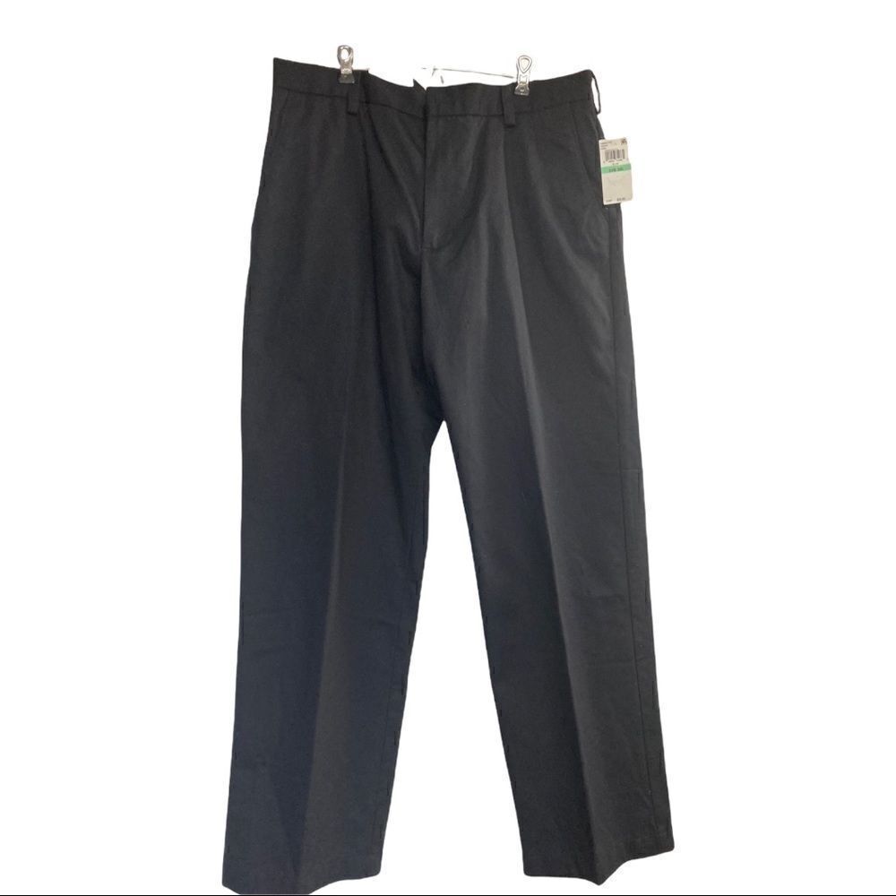 IZOD Men’s Black Khaki Pants, Tag says‎ 34/30, hand measures 32/28, straight leg